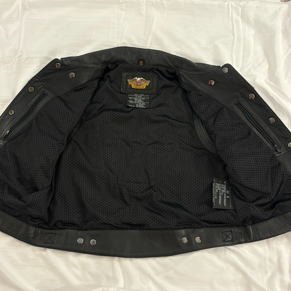 Harley Davidson women’s vest size medium. - Picture 5 of 8